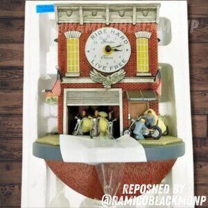 Cuckoo Clock Freedom Choppers Motorcycle Garage with light sound Motion